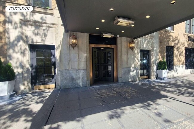 Building Photo - 45 W 81st St