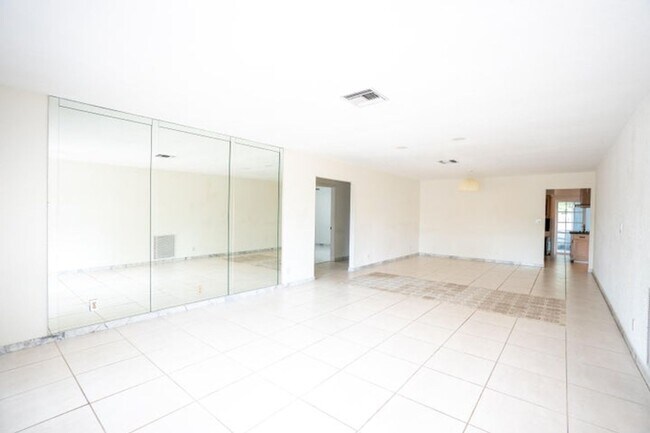 Foto del edificio - 17 SE 8th Terrace