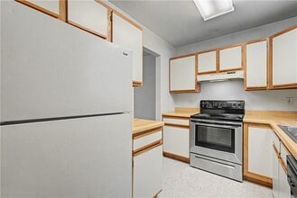 Building Photo - 1366 E Sequoyah Ct