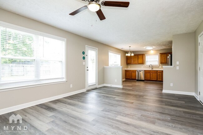 Foto del edificio - 1634 Beaconcrest Cir
