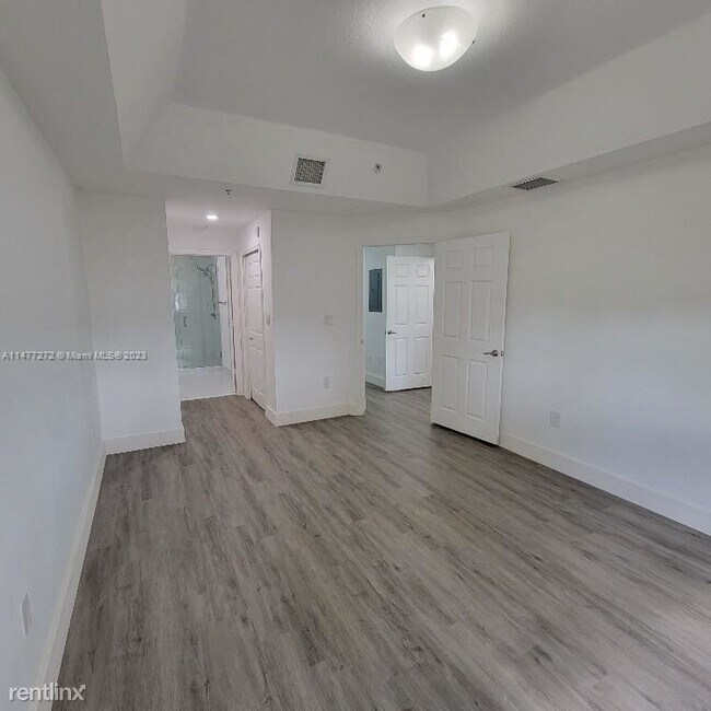 Foto del edificio - 3 br, 2 bath Condo - 11102 NW 83rd St Apt 110