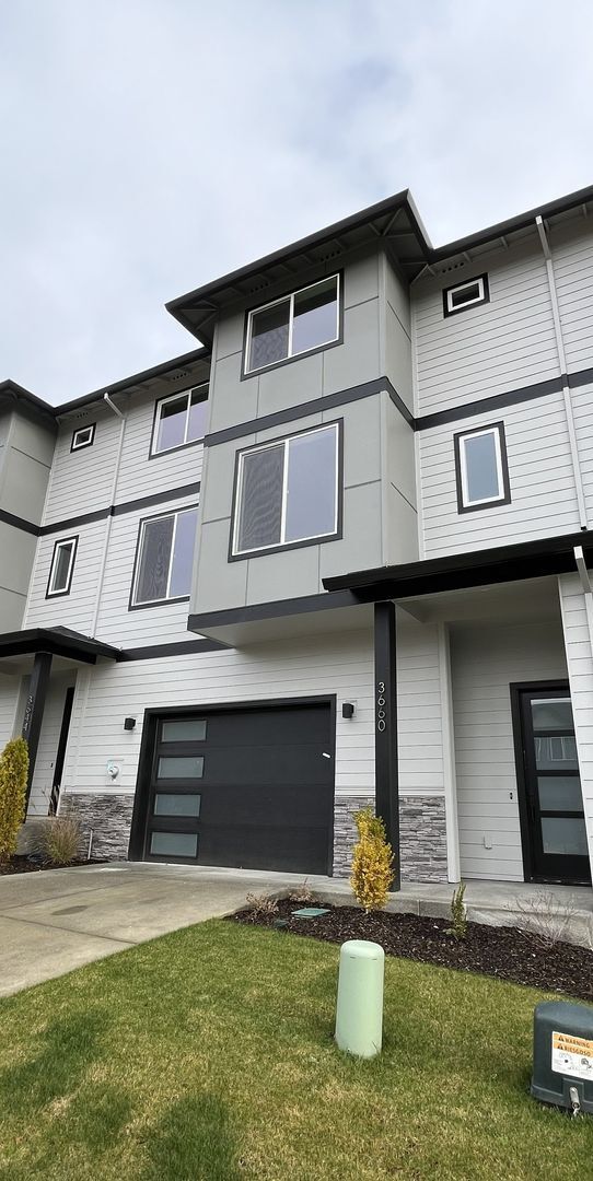 Building Photo - 3660 SW Sandlewood Ln