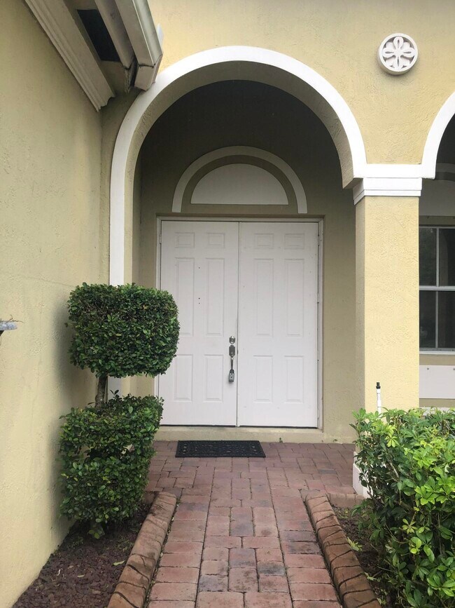 Foto del edificio - 6136 Santa Margarito Dr