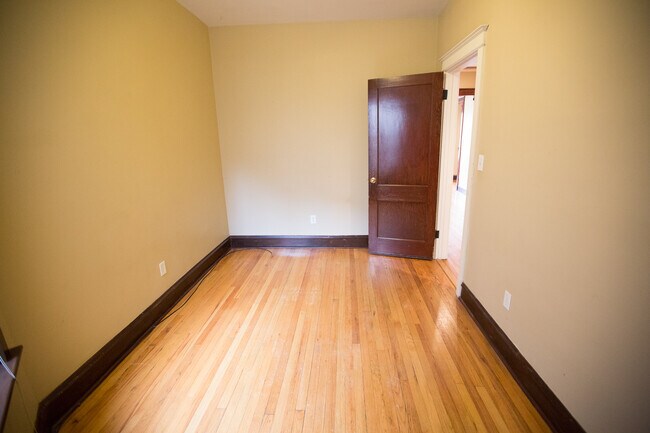 Building Photo - 2554 N Kedzie Blvd