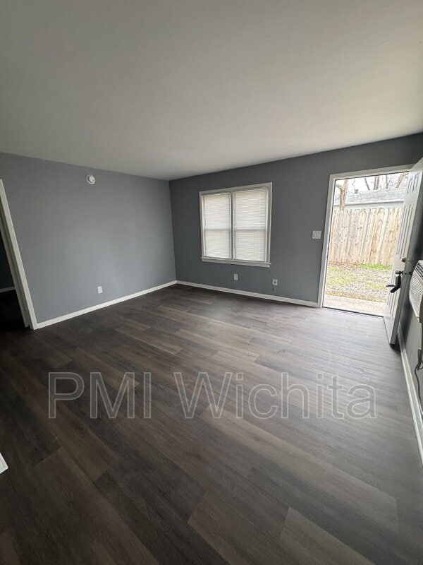 Building Photo - 457 N Gordon St