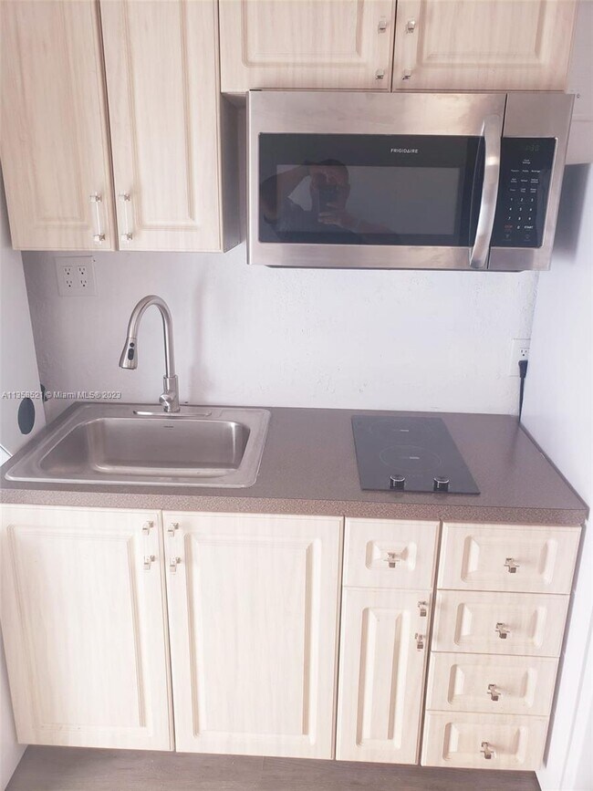 Foto del edificio - 4117 Monroe St