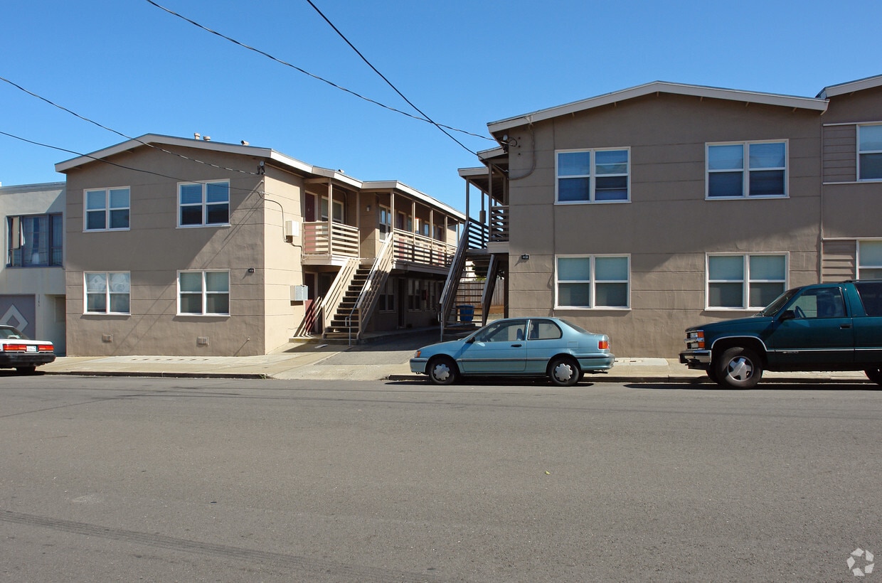 Primary Photo - 3230 Vicente St