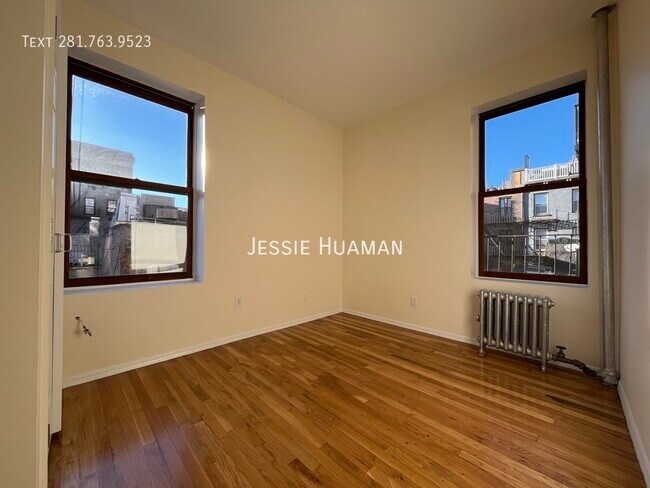 Foto del edificio - 207-209 West 11th Street -4AB
