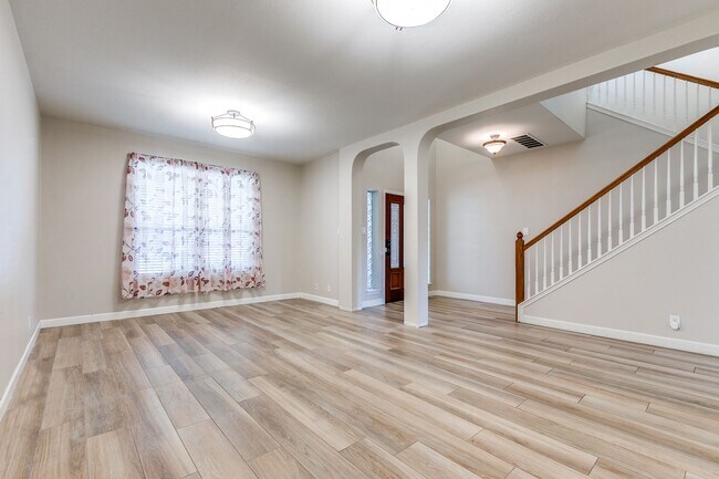 Building Photo - 5-Bedroom Home Alamo Ranch