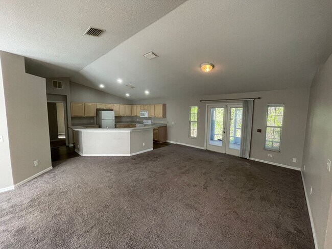 Foto del edificio - Spacious 3/2 in Quiet Neighborhood!