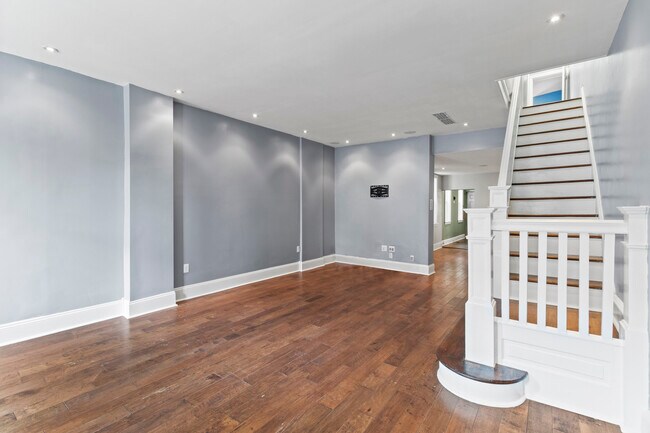 Foto del edificio - 2443 E Cumberland St