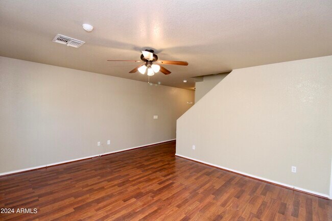 Building Photo - 1023 S San Vincente Ct