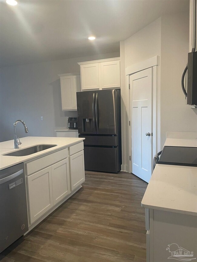 Building Photo - 5859 Sargassum Ln