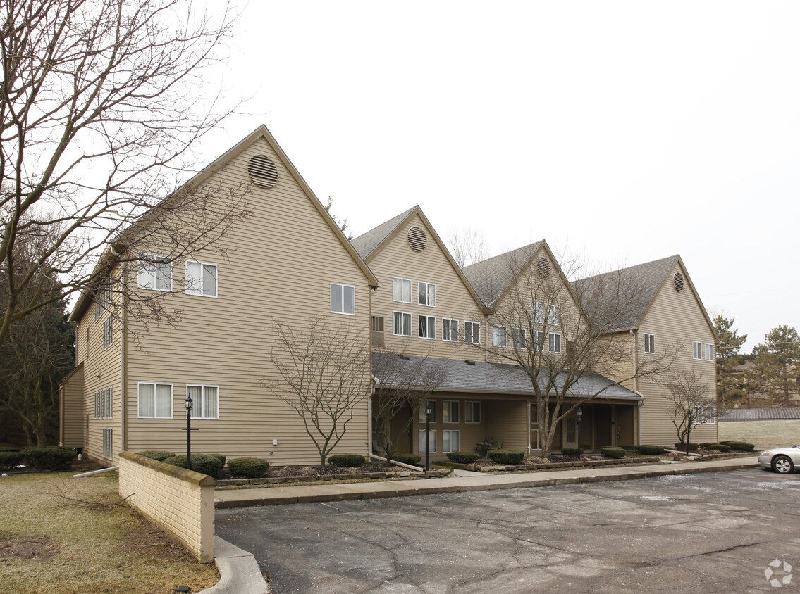 Building Photo - Rollcrest Apartments