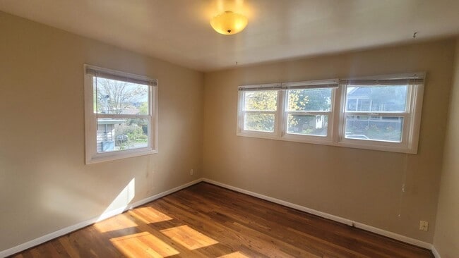 Building Photo - 3901 SE 49th Ave
