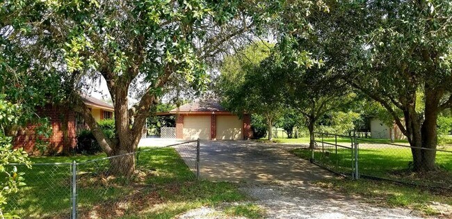 Foto del edificio - 4015 Nancy Ln
