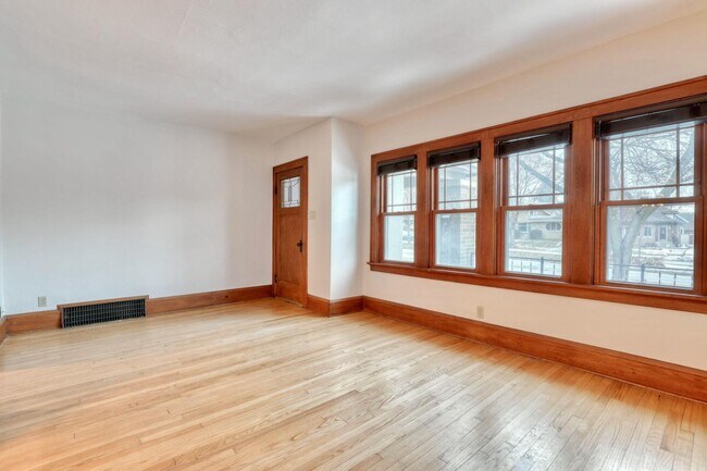 Foto del edificio - 5113 W Wisconsin Ave