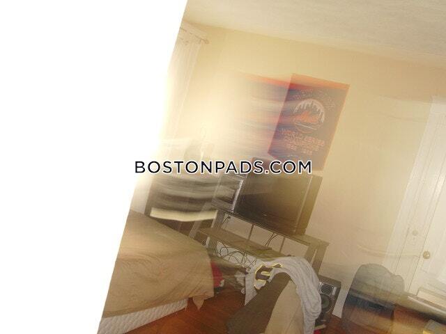 Building Photo - 158 Russell St