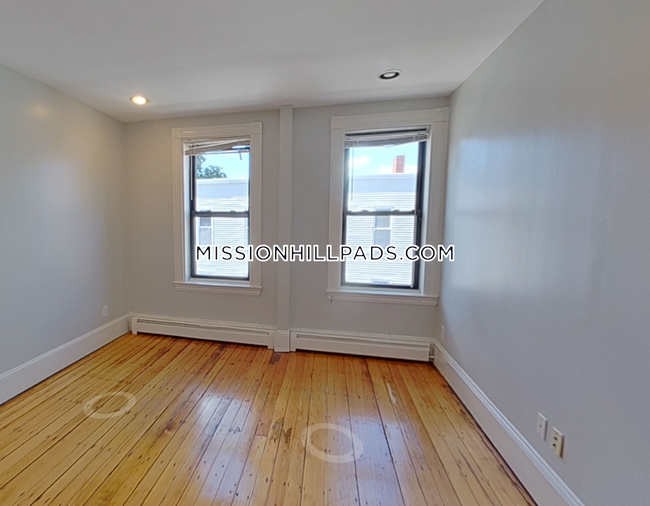 Building Photo - 1538 Tremont St