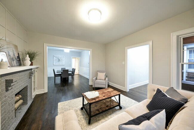 Foto del edificio - 1426 Gunderson Ave