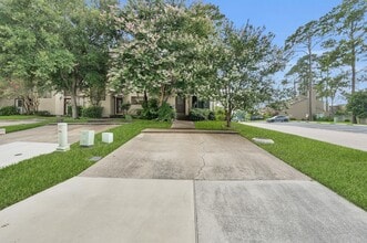 Building Photo - 3843 Knollcrest Dr
