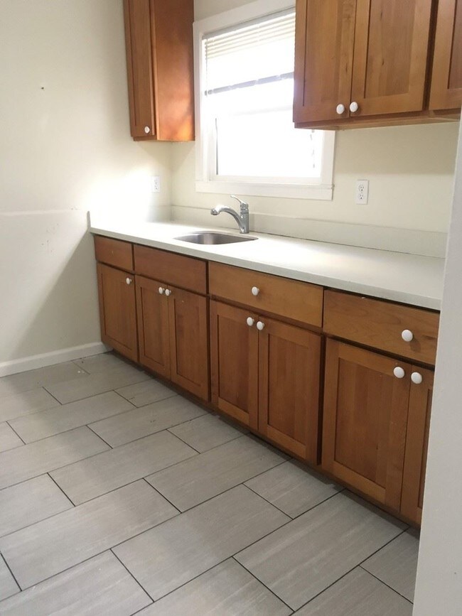 Building Photo - 517 Linden Ave