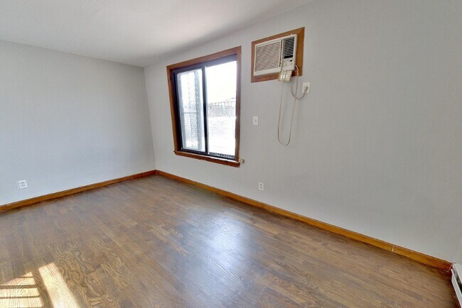 Foto del edificio - 410 E 13th St