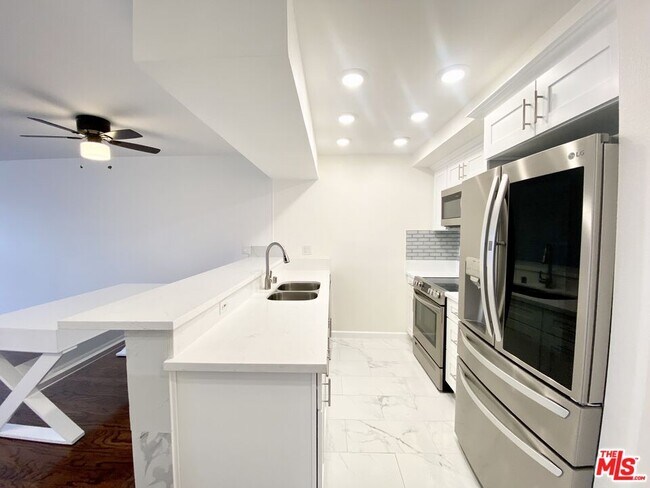 Foto del edificio - 740 N Kings Rd
