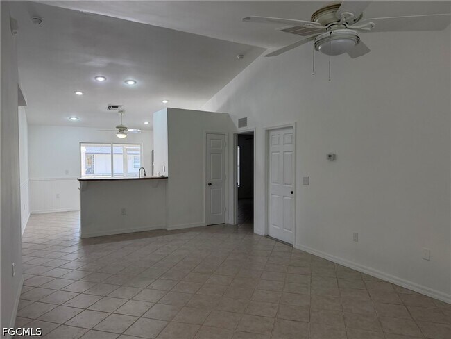 Foto del edificio - 1424 NE 13th Pl