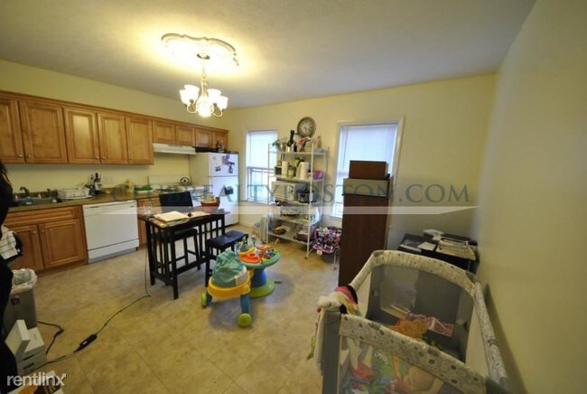 Building Photo - 250 Cypress St