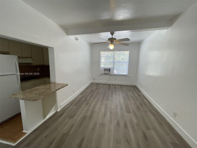 Foto del edificio - 3409 S Le Jeune Rd