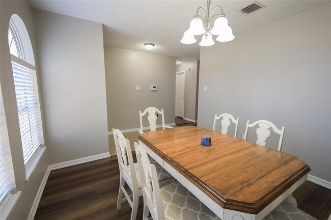Foto del edificio - 2530 Colonial Ridge Dr