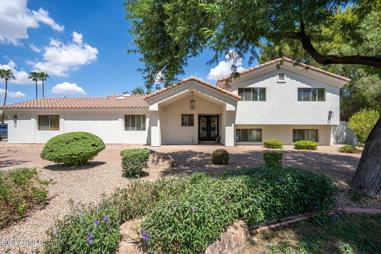 Primary Photo - 5202 E Larkspur Dr