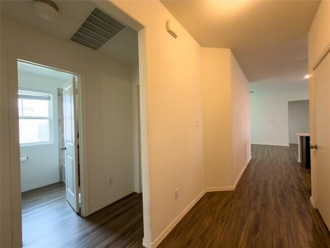 Foto del edificio - 21417 Wilmiller Ln