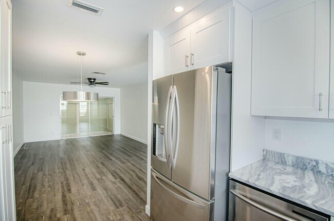 Foto del edificio - 2630 Emory Dr W