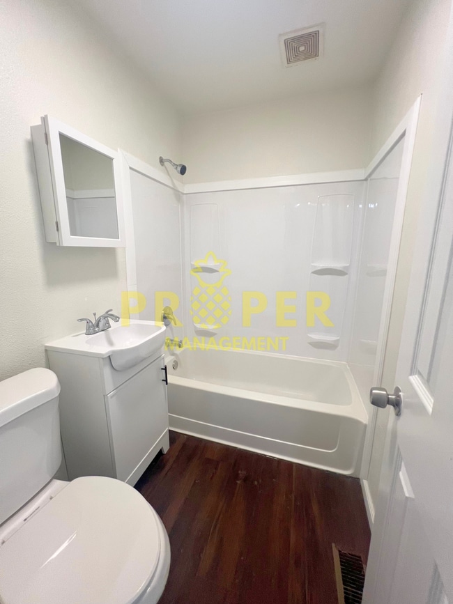 Building Photo - 3 bedrooms 1 bathrooms house for rent