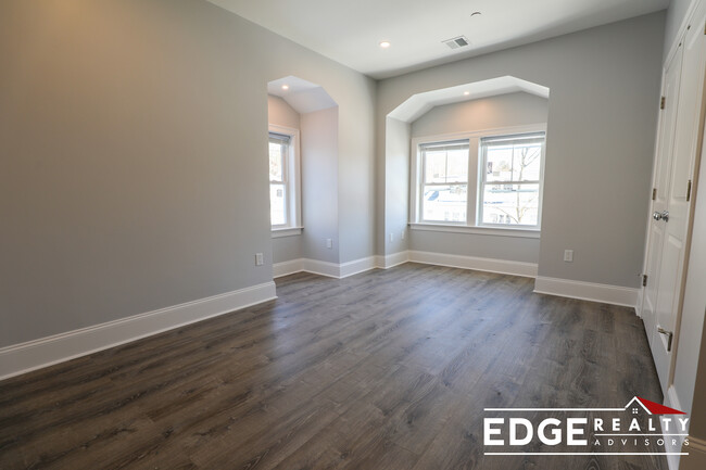 Building Photo - 105 Kenrick St