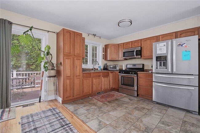 Building Photo - 45 Oakwood Ave