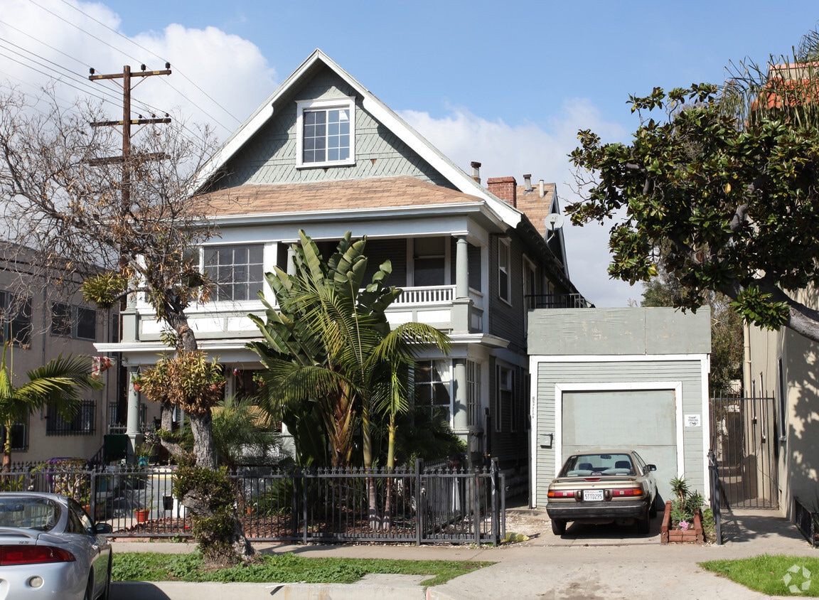 Building Photo - 427-431 W 9th St