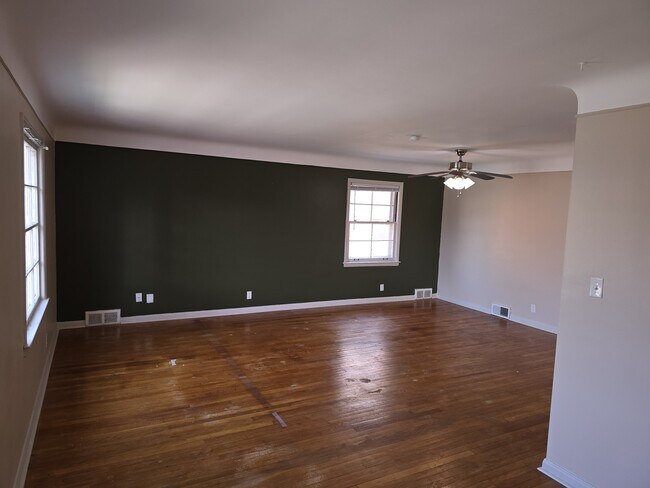 Building Photo - 1370 Somerset Ave