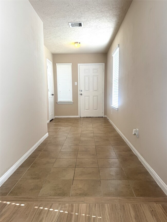 Foto del edificio - 2231 Tandy Park Way