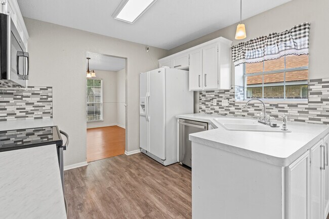 Building Photo - 406 Gina Dr