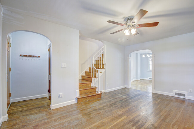 Foto del edificio - Bright in Brentwood! Parking included!
