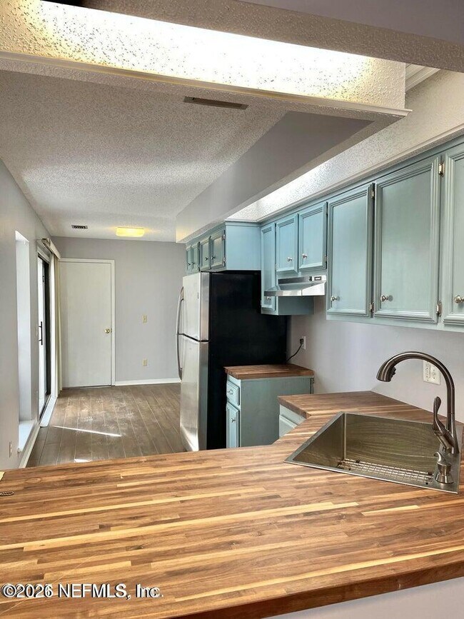 Foto del edificio - 1185 W Romaine Cir