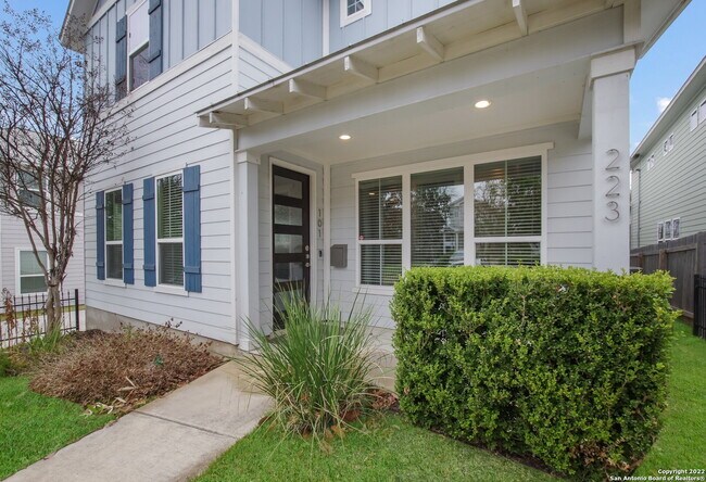 Foto del edificio - 223 Claremont Ave