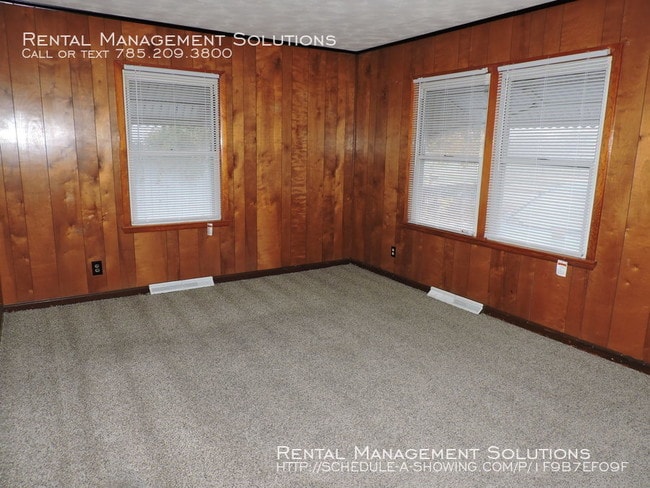 Building Photo - 3315 SE Indiana- 3 BED/1.5 BATH