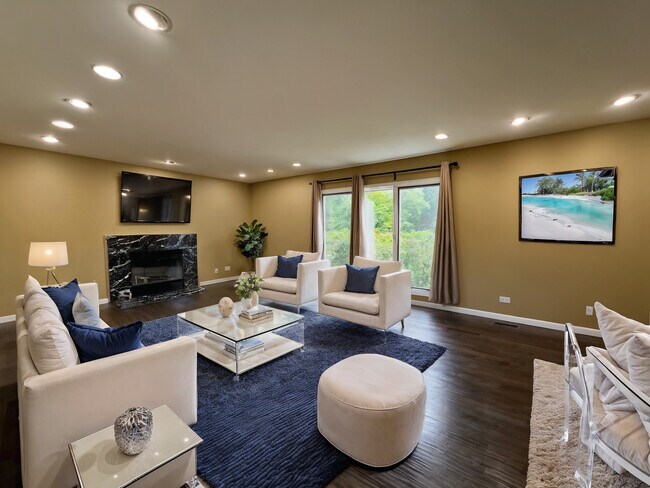 Building Photo - 1303 Hidden Lake Dr