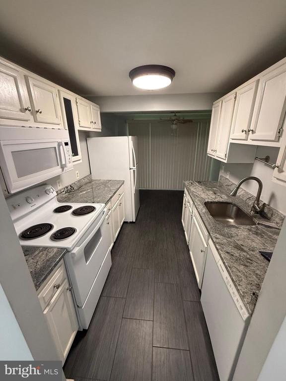 Foto del edificio - 13200 Chalet Pl