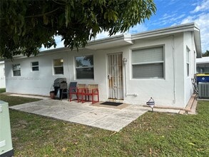 Building Photo - 2420 Park Ln