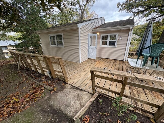 Building Photo - 2 Seawanhaka Ave